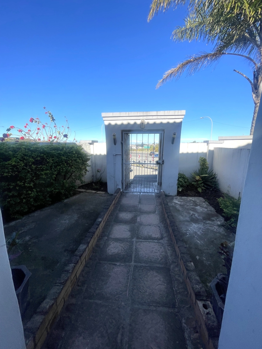 4 Bedroom Property for Sale in Braelyn Eastern Cape